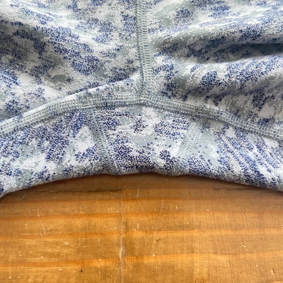 Athleta Elation Textured 7/8 Tight-Meadow Snowfall Blue Camouflauge-Size XS - Picture 8 of 11